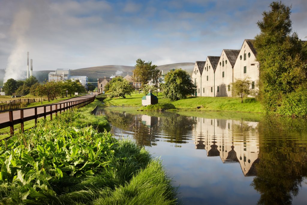 originalsizejpeg-lifestyle-landscape-the-glenlivet-distillery-view